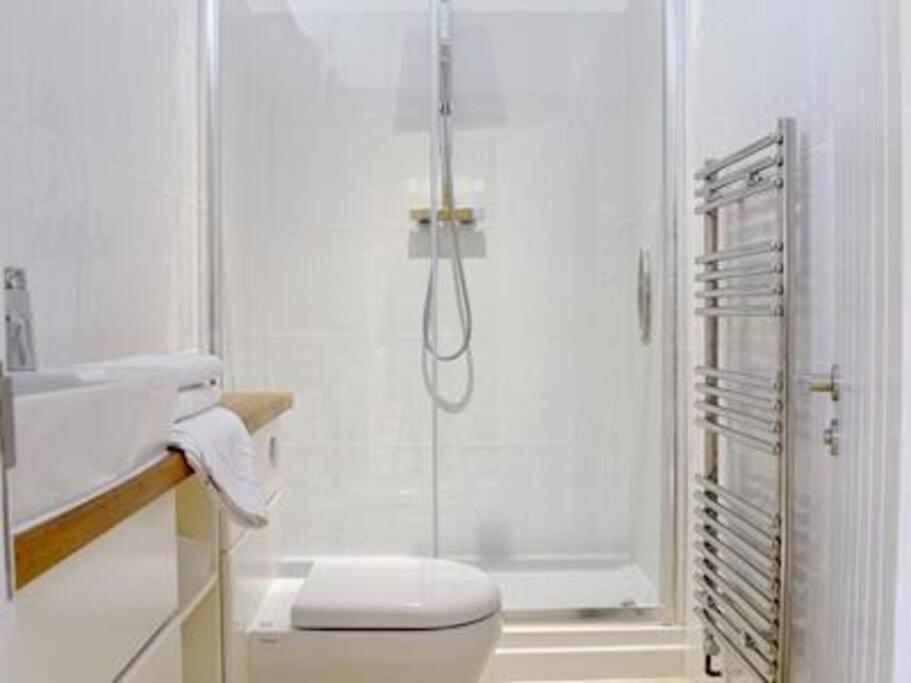 Mole Hole Apartment โทสเตอร์ ภายนอก รูปภาพ